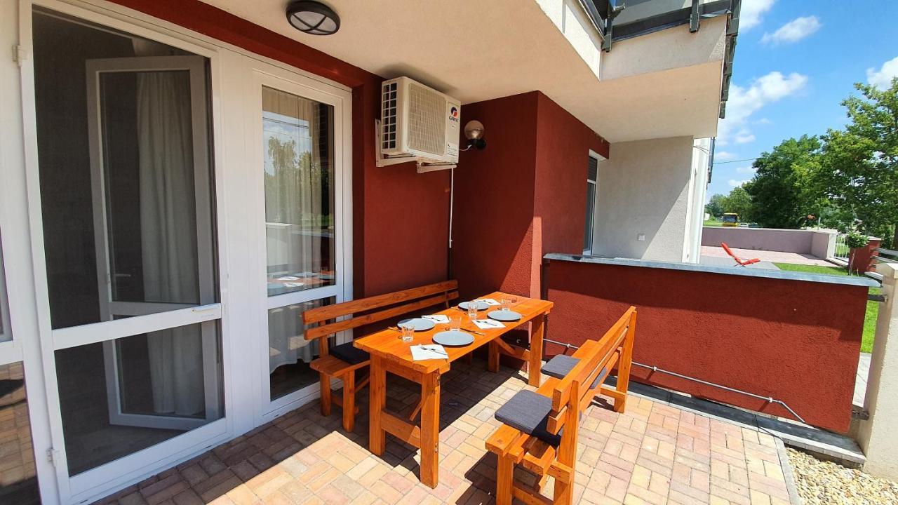 Aqua Apartman Tiszaujvaros Ngoại thất bức ảnh