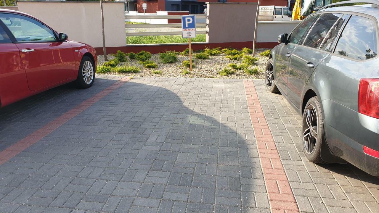 Aqua Apartman Tiszaujvaros Ngoại thất bức ảnh